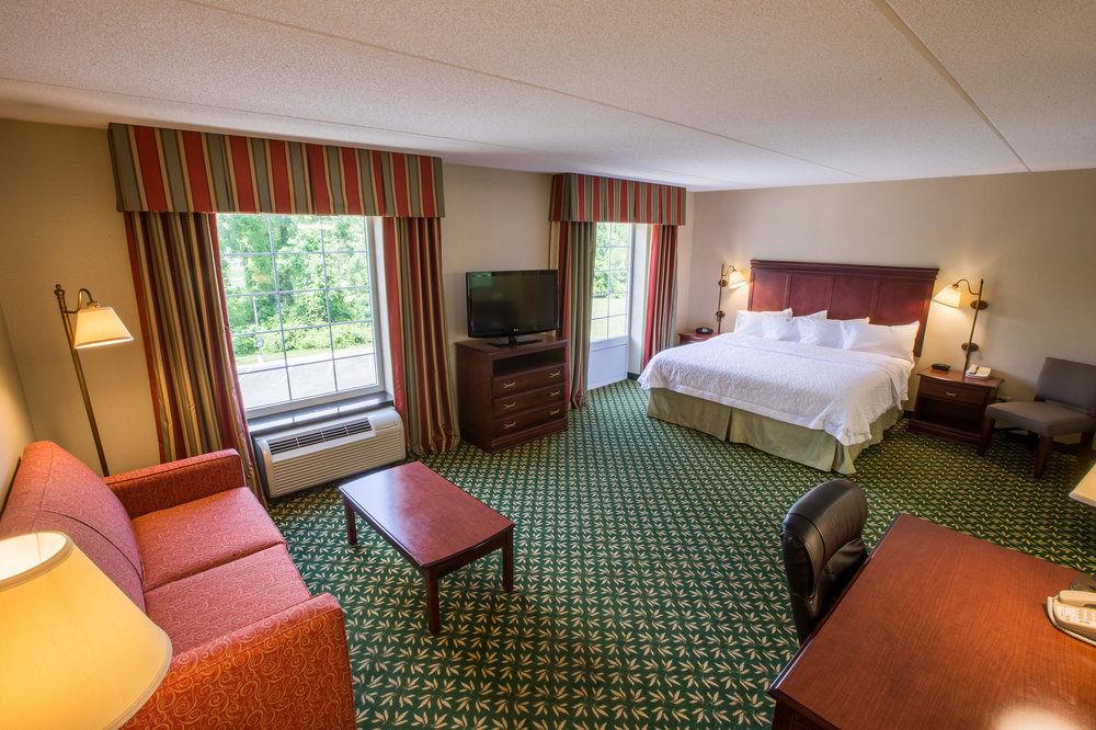 Hampton Inn & Suites Berkshires-Ленокс Екстер'єр фото