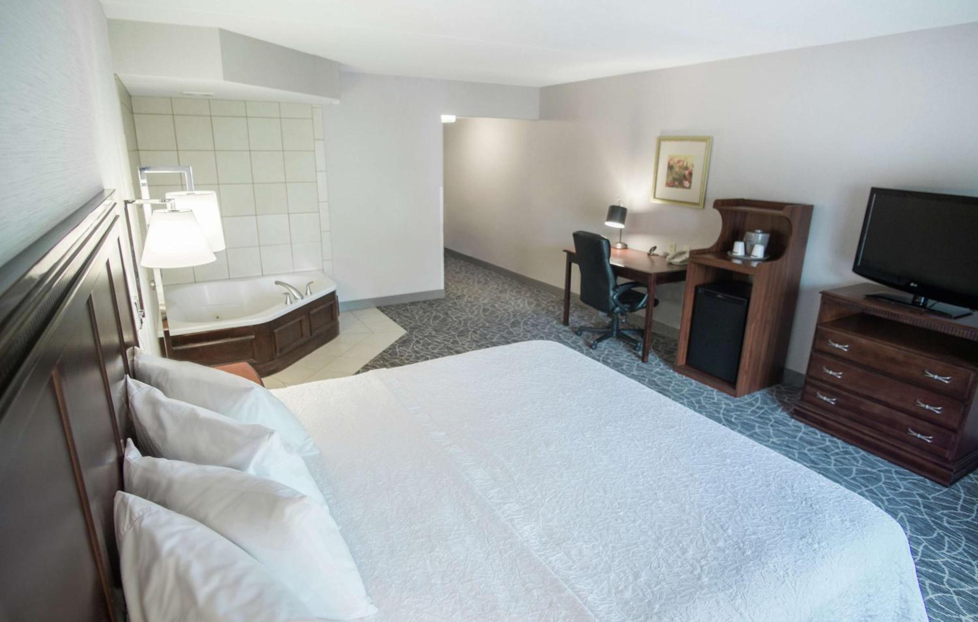 Hampton Inn & Suites Berkshires-Ленокс Екстер'єр фото