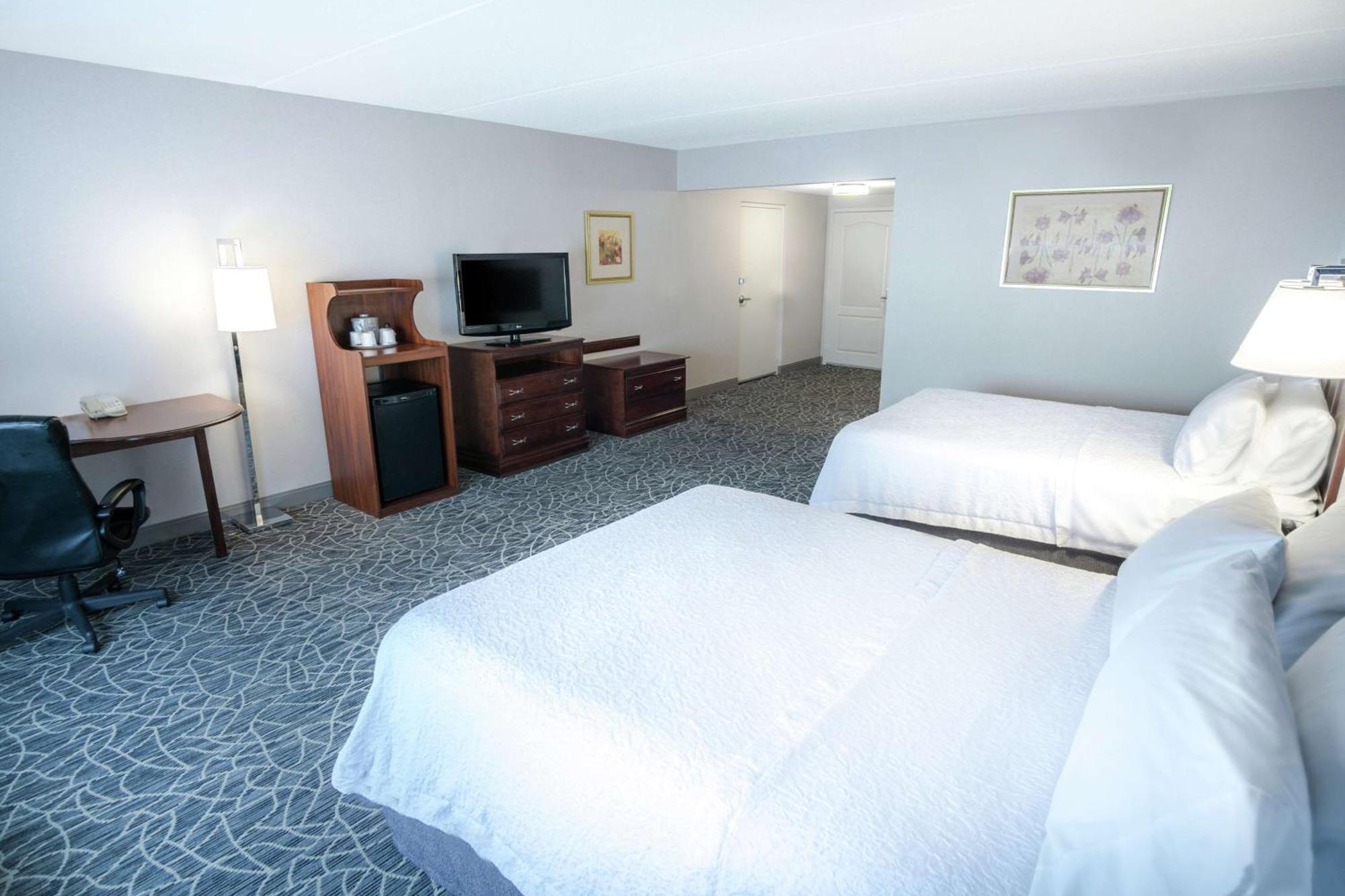 Hampton Inn & Suites Berkshires-Ленокс Екстер'єр фото
