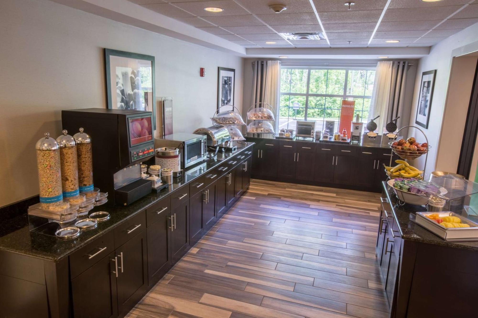 Hampton Inn & Suites Berkshires-Ленокс Екстер'єр фото