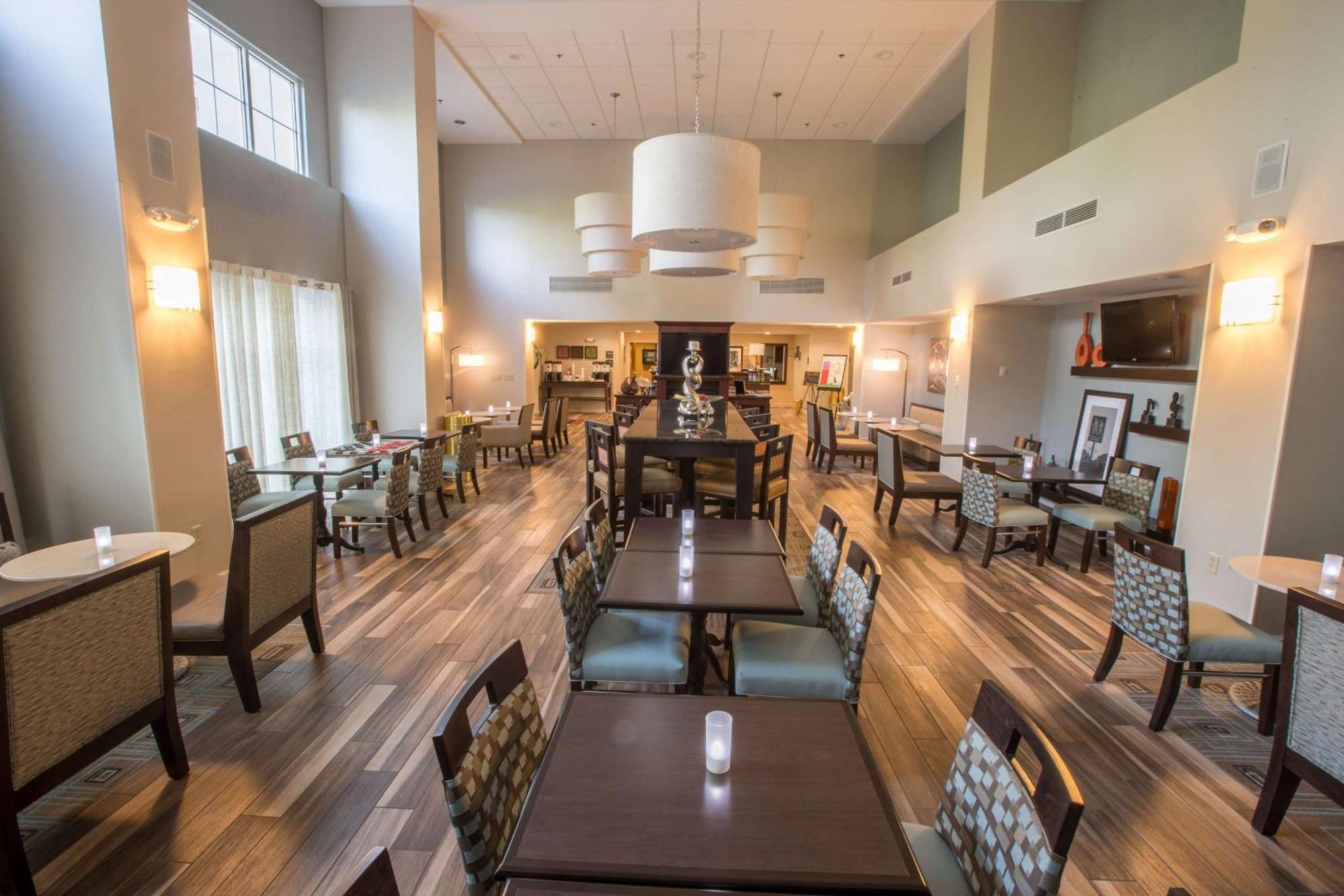Hampton Inn & Suites Berkshires-Ленокс Екстер'єр фото