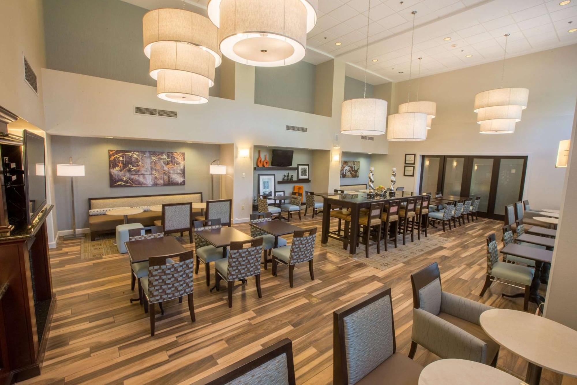 Hampton Inn & Suites Berkshires-Ленокс Екстер'єр фото