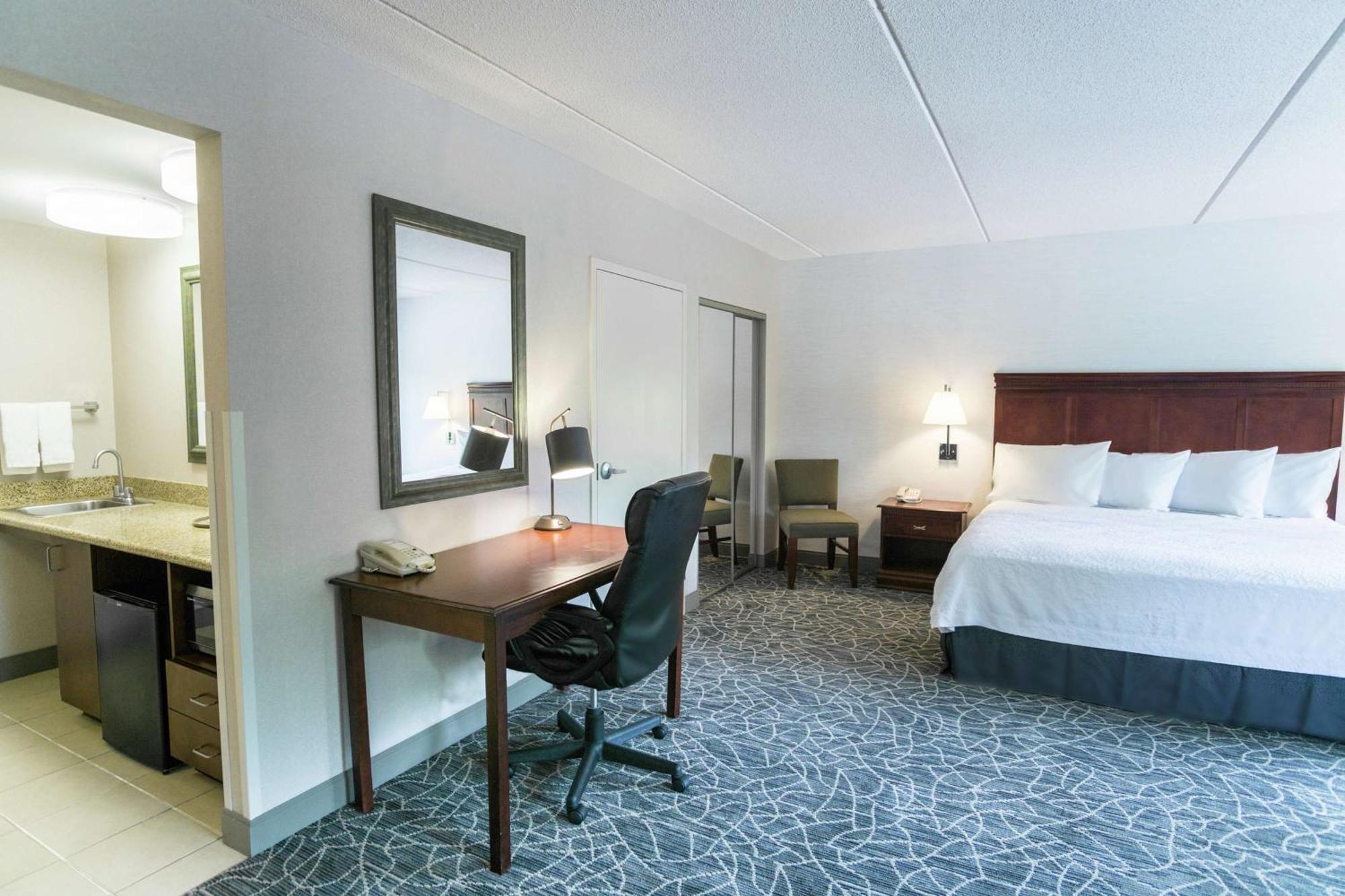 Hampton Inn & Suites Berkshires-Ленокс Екстер'єр фото
