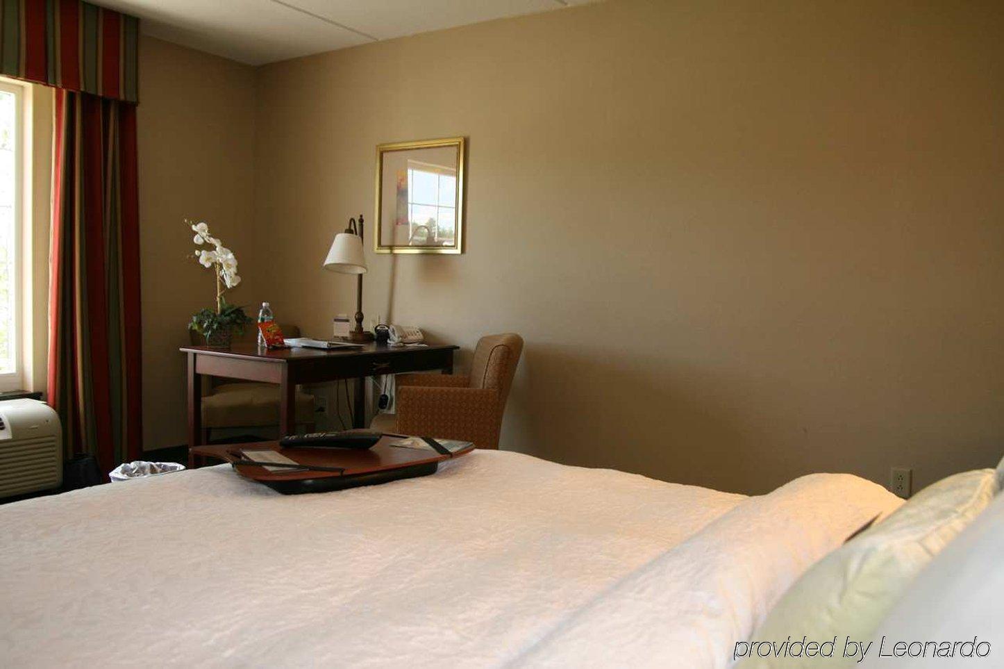 Hampton Inn & Suites Berkshires-Ленокс Номер фото