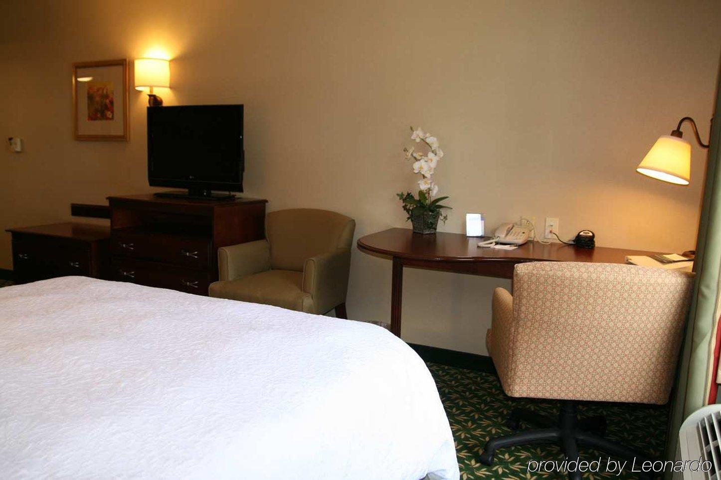 Hampton Inn & Suites Berkshires-Ленокс Номер фото