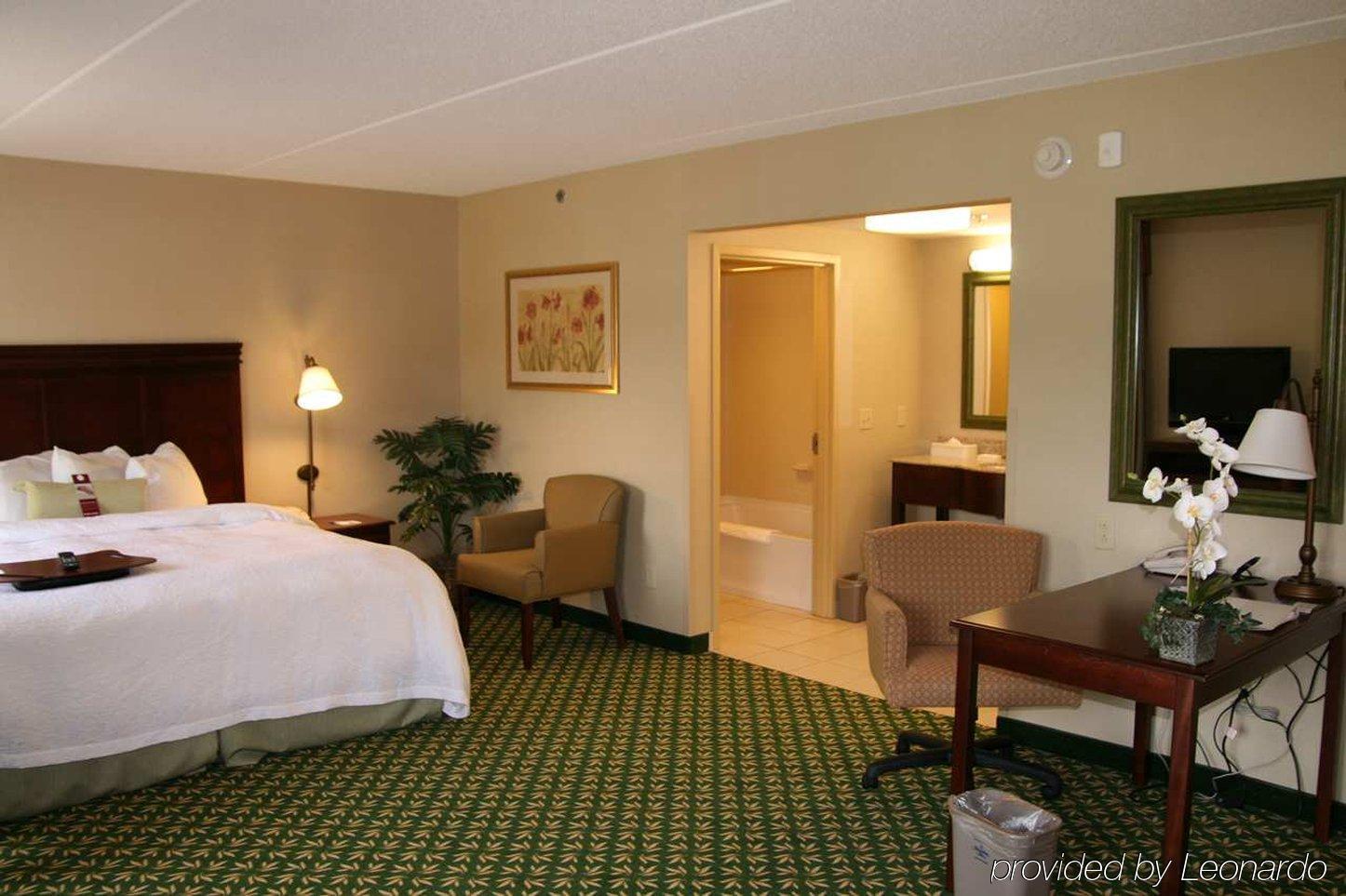 Hampton Inn & Suites Berkshires-Ленокс Номер фото