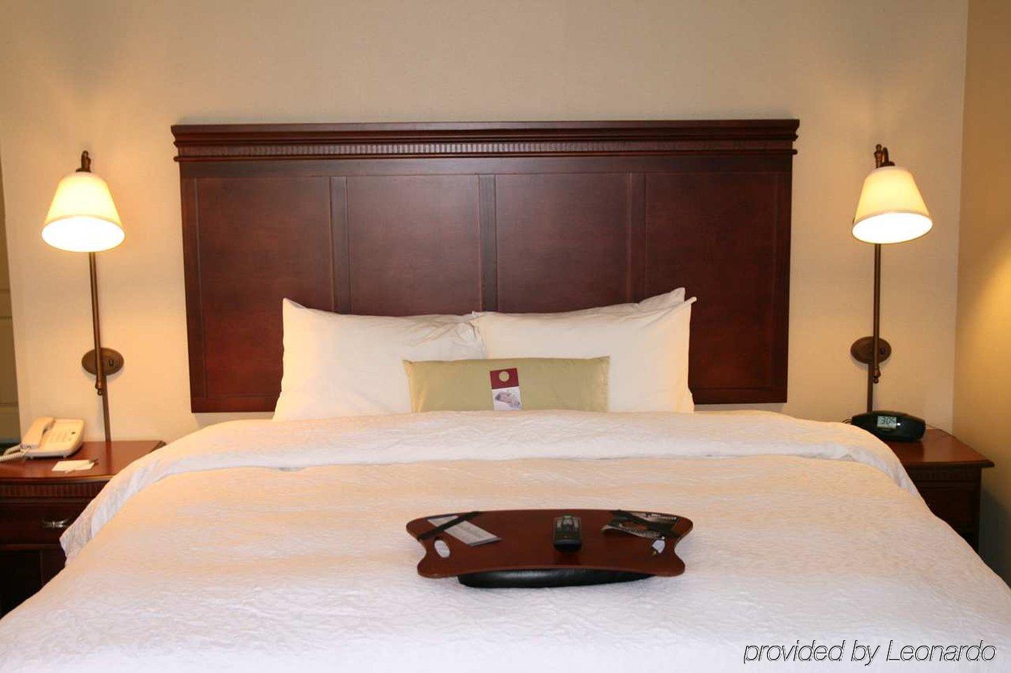 Hampton Inn & Suites Berkshires-Ленокс Номер фото
